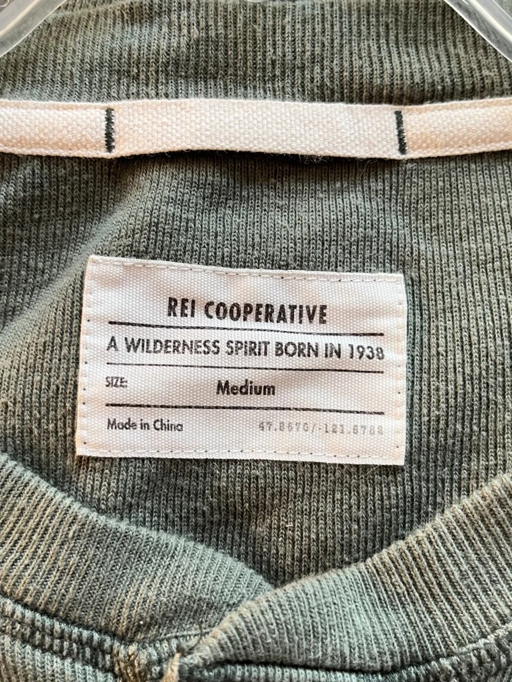 REI MENS Farlands Cotton Hemp Sage Green Henley Shirt Size Medium